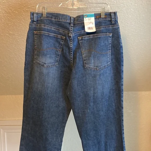 Lee women’s size 14 blue jeans - Picture 3 of 11
